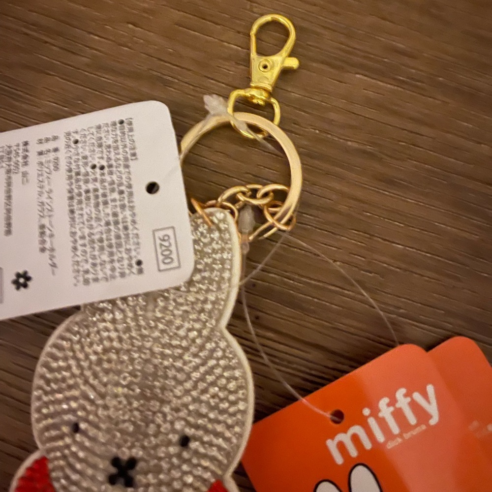 MIFFY-Imported (NWT) Crystal Character Keychain with Clip - Picture 7 of 9